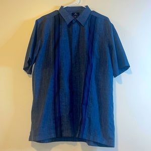 Men’s short sleeve button down collar shirts.